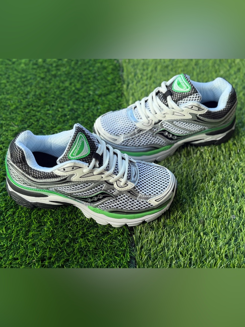 Size 8 Men’s And 9.5 Women’s -Saucony ProGrid Omni 9 Green